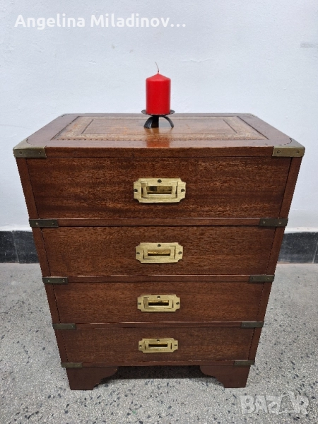 Античен Английски  скрин  с месингов обков  и естествена кожа , снимка 1