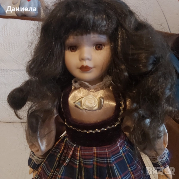 Продавам порцеланова кукла, снимка 1