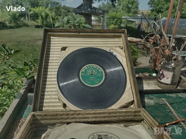 Ретро античен грамофон Parlophone + плочи и куфар за тях, снимка 6 - Антикварни и старинни предмети - 50753895