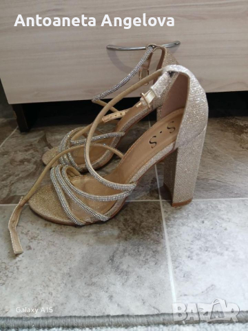 Ефектни дамски токчета, снимка 1 - Дамски обувки на ток - 45039137