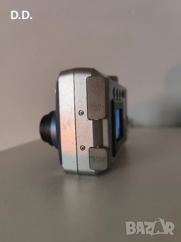 Nikon Coolpix 2000 - ретро дигитален фотоапарат, снимка 3 - Фотоапарати - 54270501