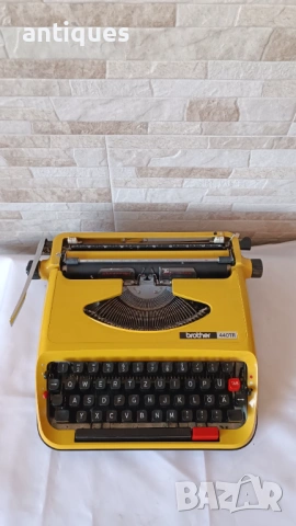 Стара пишеща машина Brother 440TR - Japan - 1971 год., снимка 2 - Антикварни и старинни предмети - 53006580