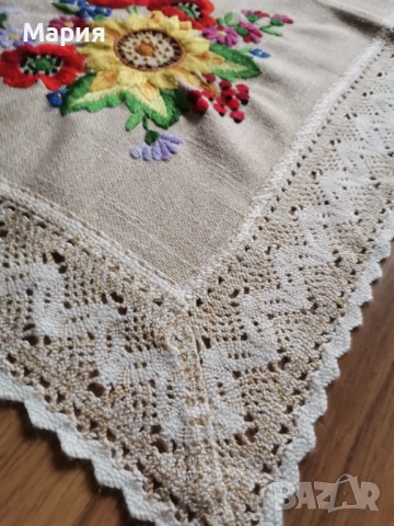 Покривка за маса с бродирани флорални елементи , снимка 3 - Покривки за маси - 52668854