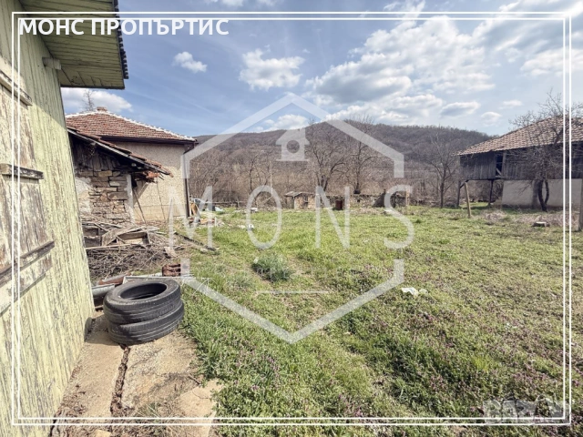 Къща с двор и панорамна гледка в с. Петко Славейков, обл. Габрово, снимка 8 - Къщи - 54055766