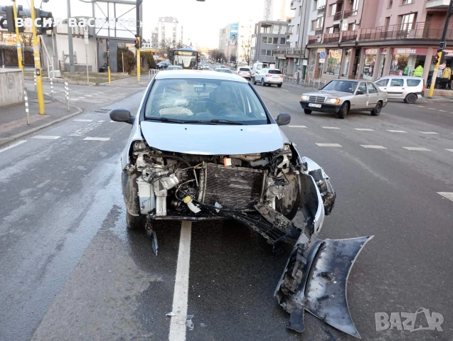 продавам останали части за рено клио 2012год.на много. ниски цени.