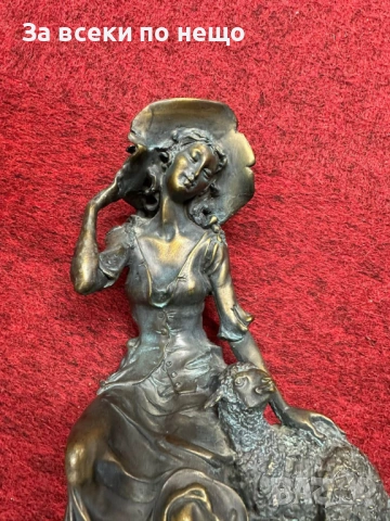 “Пастирката” великолепна млада дама с агънце, бронз, удивителна красота, майсторство Код P1936, снимка 8 - Декорация за дома - 53731670