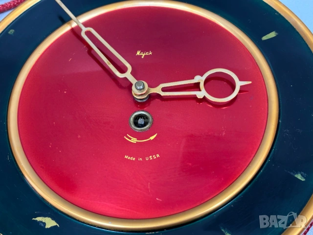 Механичен стенен часовник "Маяк" (Majak), СССР, снимка 2 - Антикварни и старинни предмети - 53176205