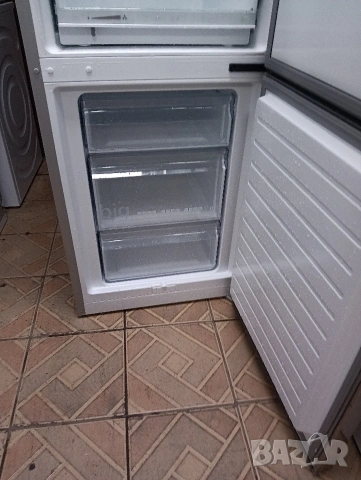 Иноксов комбиниран хладилник с фризер Сименс Siemens А++ с две години гаранция!, снимка 7 - Хладилници - 53992030