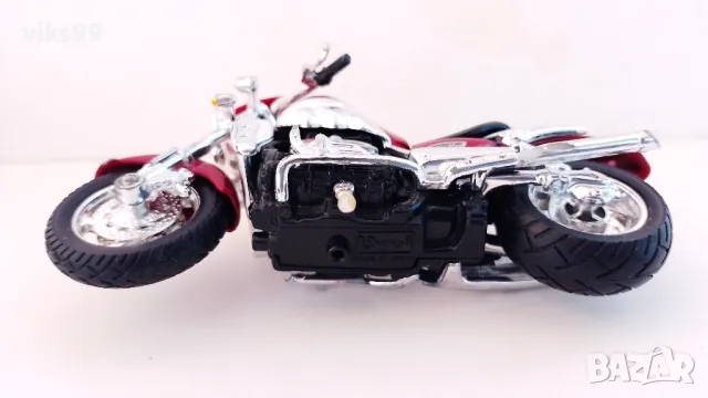 Bburago Triumph Rocket III 2009 - Мащаб 1:18, снимка 5 - Колекции - 47892946