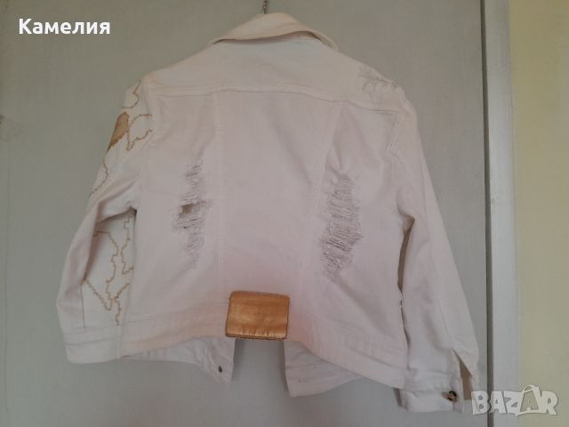 Бяло дънково накъсано яке, S-размер , снимка 4 - Якета - 45765565
