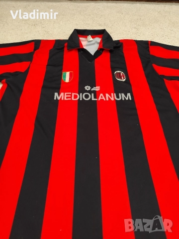Футболна тениска на Милан