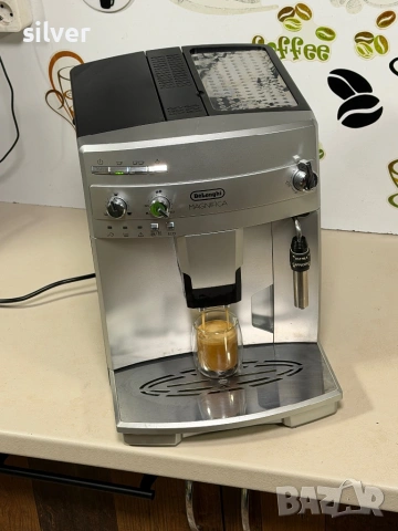 Кафемашина кафе автомат delonghi magnifica с гаранция, снимка 2 - Кафемашини - 53377048