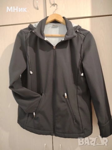 Дамско яке с качулка 