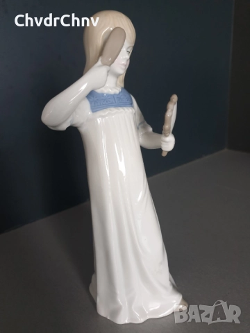 GDR Lippelsdorf статуетка 22см/ГДР стара немска порцеланова фигура на момиче с огледало и гребен, снимка 3 - Статуетки - 52496086