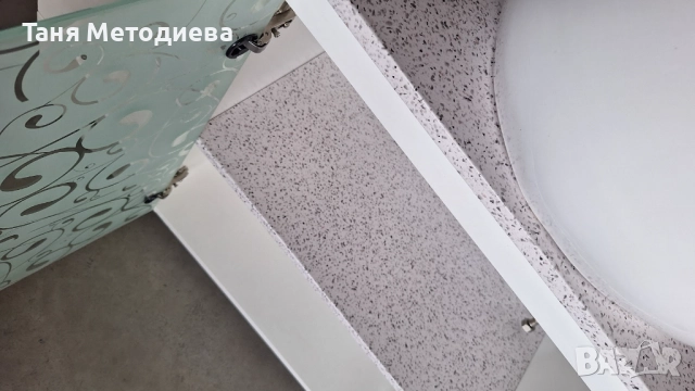 Бял шкаф от ПВЦ за баня с модерна мивка тип купа, луксозна батерия, нови панти и дръжки, снимка 8 - Мивки - 52774700