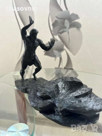 Луксозна арт поставка "Сизиф" за вино и уиски – Уникален подарък за жена, колега, шеф статуека фигур, снимка 6 - Статуетки - 54105205