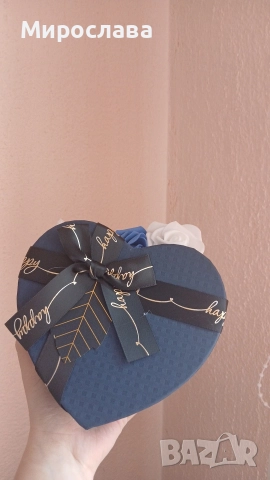 Нежна подаръчна кутия , снимка 2 - Колиета, медальони, синджири - 52889833