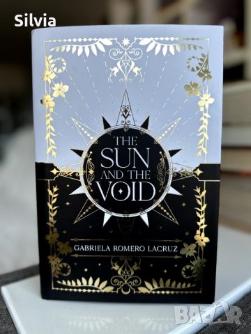 The Void and the Sun, Illumicrate Exclusive, книга на английски, снимка 1 - Художествена литература - 46421676