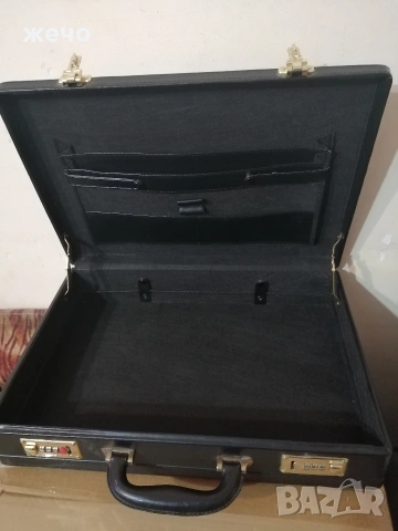 Куфар за документи 