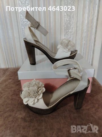 Романтични бели, кожени сандали с цвете, висока платформа