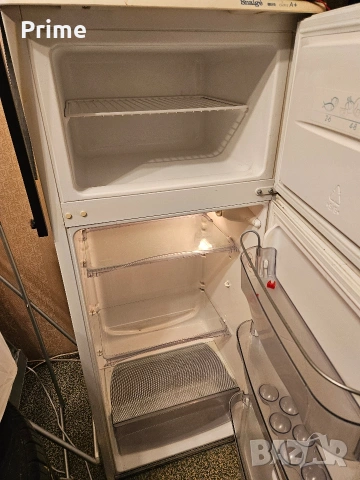 Хладилник с фризер Sneige A+, снимка 4 - Хладилници - 53613076