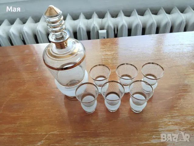 Винтидж чаши за ракия със златен кант от средата на миналия век