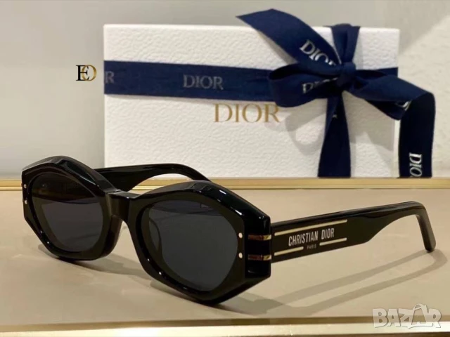 очила с калъф christian dior versace , снимка 3 - Слънчеви и диоптрични очила - 50580289