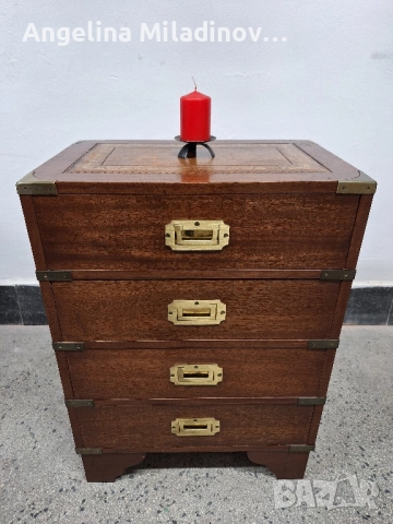 Античен Английски  скрин  с месингов обков  и естествена кожа 