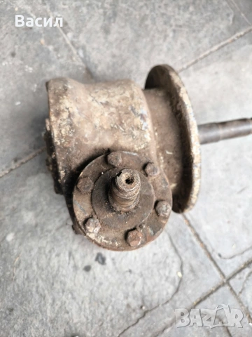 Продавам мощен индустриален редуктор (ЗММ „Модул“ - гр. Бяла), снимка 8 - Електродвигатели - 53974404