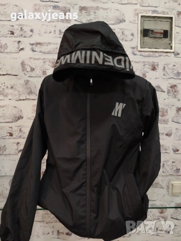 Mavi- черна ветровка, с качулка и цип, 1 вътрешен джоб, 100% полиестер, снимка 2 - Якета - 53274370