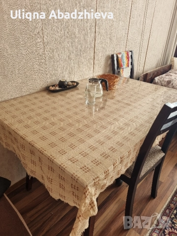 Продавам холна маса в добро състояние за хранене 