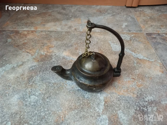 Малко ново, масивно бронзово кандило