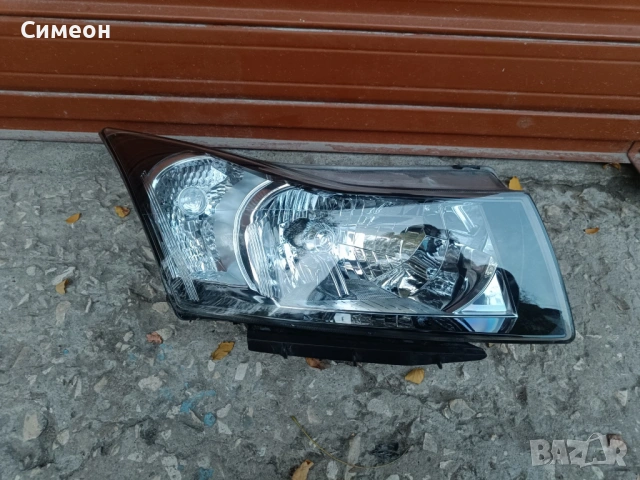 Продавам десен фар за Chevrolet Cruze
