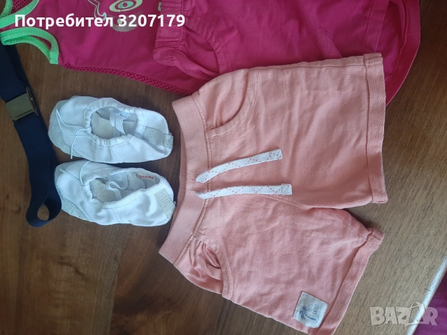 Подарява детски дрехи за момиче- h 98 см.