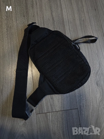 Оригинална черна чанта NIKE sprtswr essentials hip pack BA6144-011, снимка 4 - Чанти - 53002768