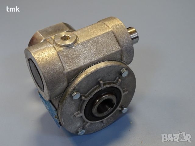 Червячен редуктор GHIRRI MOTORIDUTTORI MRV05 F1 worm gear reducer 1:10, снимка 7 - Резервни части за машини - 45727206