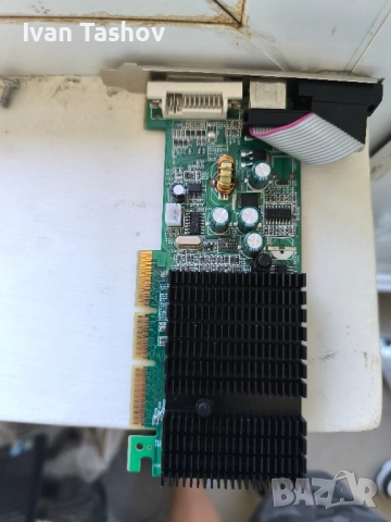 Стара видео карта , снимка 2 - Видеокарти - 51691544