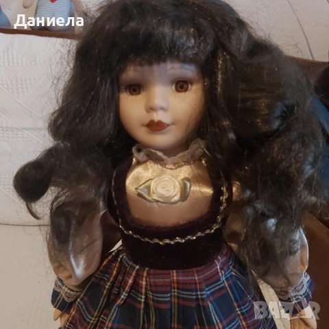 Продавам порцеланова кукла