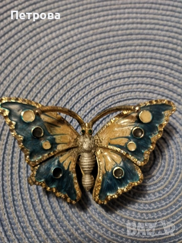 красива винтажна кутийка за бижута. 