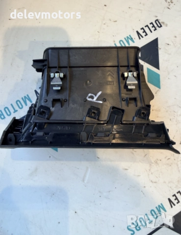 1303823XZD предна дясна решетка, въздуховод от Peugeot 308 (T9), 1.6 BlueHDi, двигател BHZ (DV6FC), снимка 2 - Части - 52914746