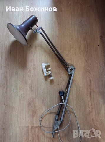 Ретро настолна  лампа.