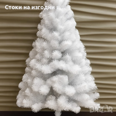 Изкуствена коледна елха в бяло – пухкав снежен ефект