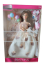 Детска кукла с бяла рокля и балони