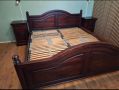 Масивна спалня с нощни шкафчета и матрак, снимка 1 - Спални и легла - 45408663