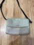 DKNY оригинална дамска чанта от естествена кожа, снимка 2