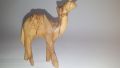 Малка дървена камила играчка