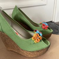 Обувки летни на платформа зелено ново, снимка 1 - Дамски обувки на ток - 45453106