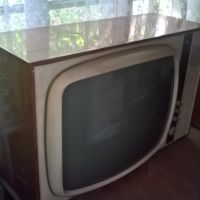 Стар телевизор, снимка 2 - Антикварни и старинни предмети - 44550169