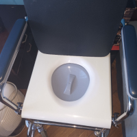 Комбиниран инвалиден стол за баня и тоалетна , снимка 3 - Други - 45009501