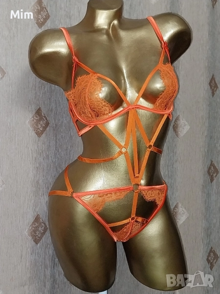 М Предизвикателно боди в оранжево с отворено дъно , снимка 1
